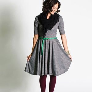 ❌ SOLD❌ LuLaRoe Nicole Dress - Fun Floral Print!